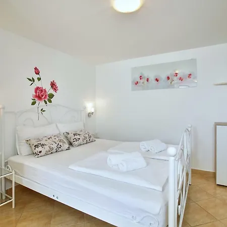 Kristic, Cozy With A Terrace Apartment Dubrovnik